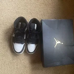 Jordan | Shoes | Air Jordan Mid Diamond Short Slightly Used  display picture 2
